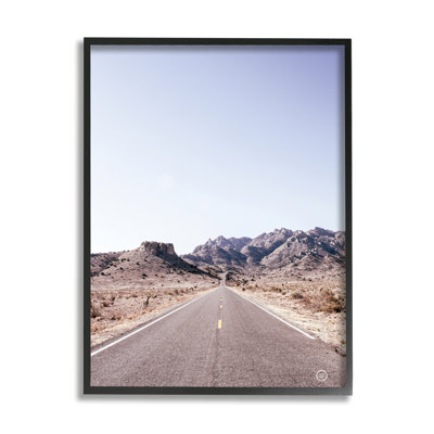 «Empty Desert Road Sun», asphalte blanchie, photographie encadrée noire, art texturé par Nathan Larson