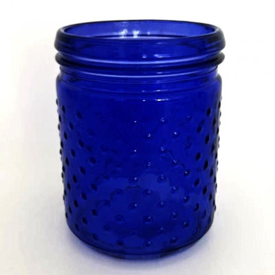 Vase clouté