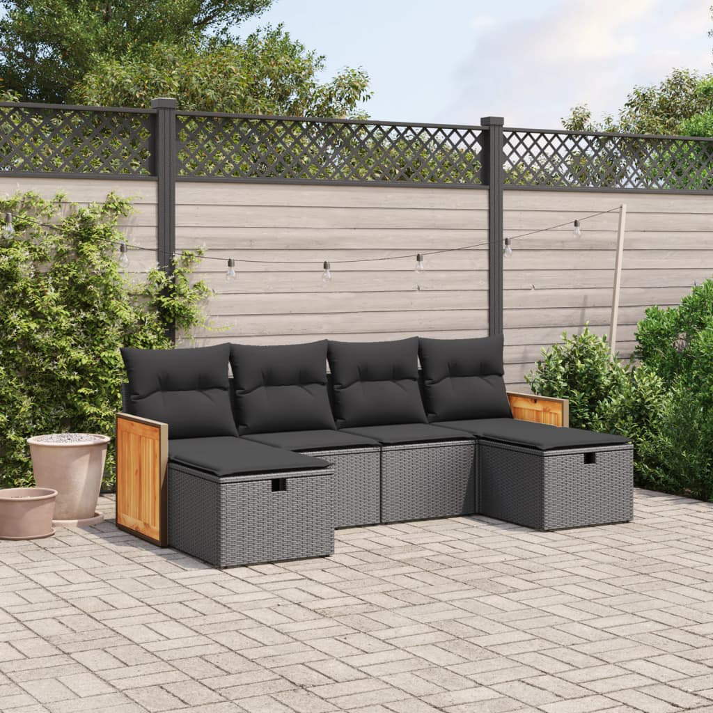 Gartensofa mit Kissen