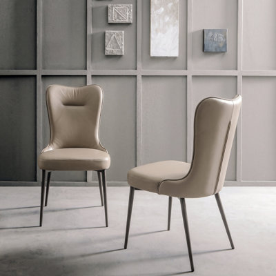 Chaise d'appoint rembourrée en cuir Iyeshia