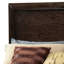 Grand lit à panneau avec tête de lit rectangulaire en bois et sommier tapissier en bois surélevé pour une allure classique