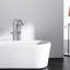 Robinet de baignoire autoportant avec douche à main et fabrication robuste avec une finition attrayante