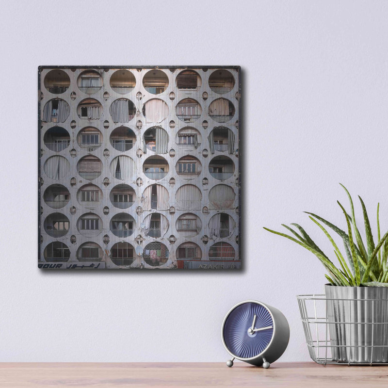 "Oval appartements" par Roman Robroek, H 12 po x l 12 po