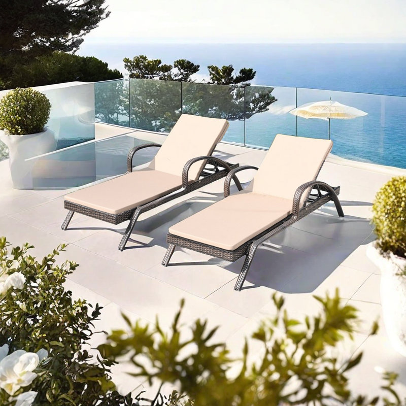 Chaise longue pliante en rotin