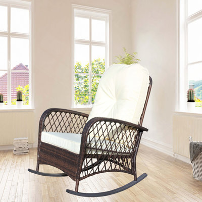 Chaise berçante en osier pour l'extérieur