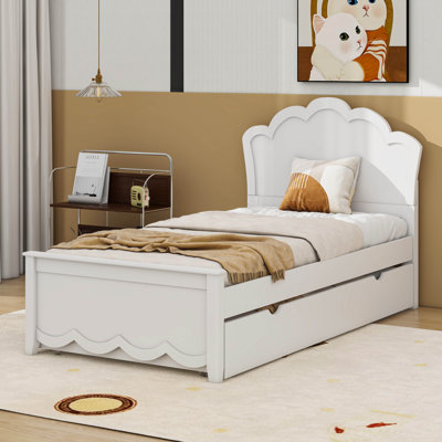 Lit plateforme simple en bois avec tête de lit et lit gigogne simple