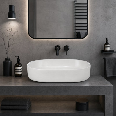 Vasque ovale moderne en céramique - Lavabo à poser blanc brillant à bords fins, sans perçage pour robinetterie, évacuation inclinée facile à nettoyer, porcelaine vitrifiée, compatible avec robinetterie murale - Dimensions : ovale