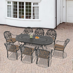 Ensemble de salle à manger de table ovale en aluminium coulé avec trou de parasol et coussins bruns L 81,34 po L 81,89 po