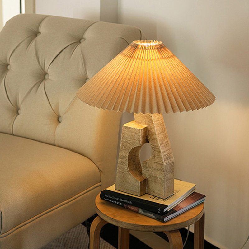 Petite lampe de table moderne en résine beige avec abat-jour en lin pour le salon de la chambre à coucher, ampoule incluse