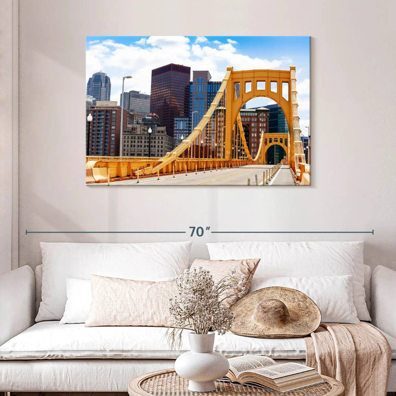Lilie jaune Roberto Clemente Bridge, H 30 po x l 45 po