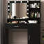 Bureau de meuble-lavabo pour chambre à coucher avec miroir, 12 lumières à DEL, 3 modes d'éclairage, rangement à trois niveaux, tiroir en bois et panneau de particules avec structure d'armoire-132960715
