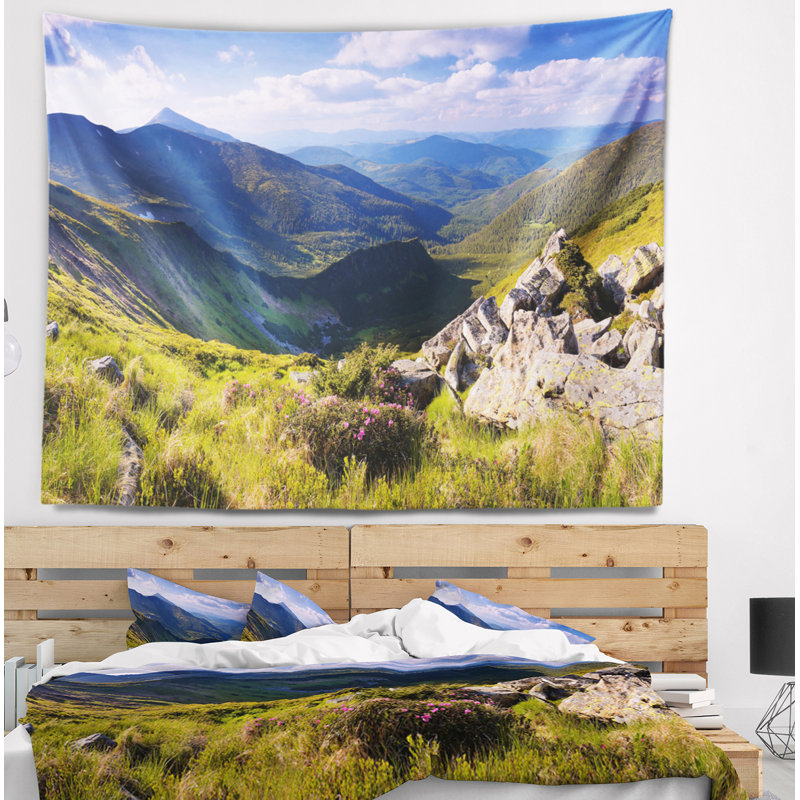 Tapisserie paysage paysage de montagnes d'été sous un ciel bleu, H 68 po x l 80 po