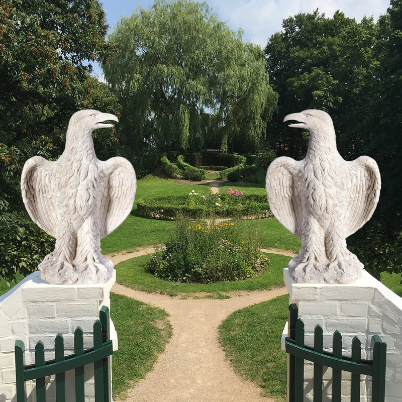 Statue America's Grand-Scale Eagle