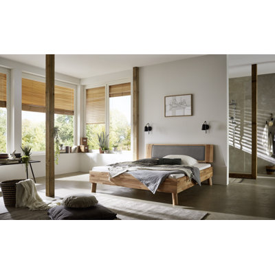 Bett COMO-P mit Beinen, Kernbuche, gepolstertes Kopfteil