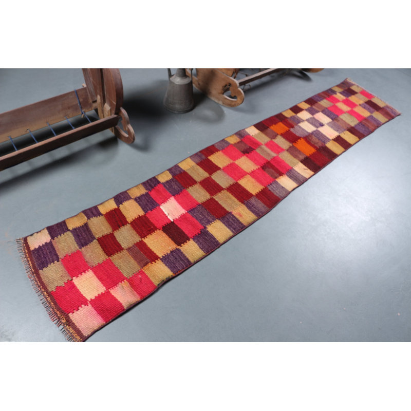 Tapis de couloir turc tissé à la main avec motif à carreaux vibrant dans des tons chauds