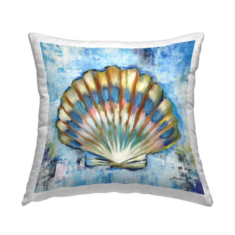 Coussin bleu marine à motif de coquillages imprimés par Liz Jardine