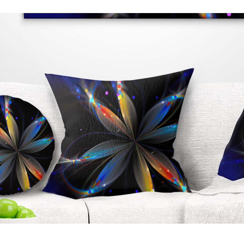 Fleur abstraite fractale sur fond noir - imprimé floral, 18 po x 18 po, Coussin décoratif
