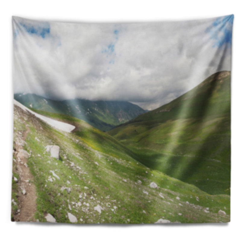 Paysage, tapisserie des montagnes vertes du Caucase du Nord, H 50 po x l 60 po