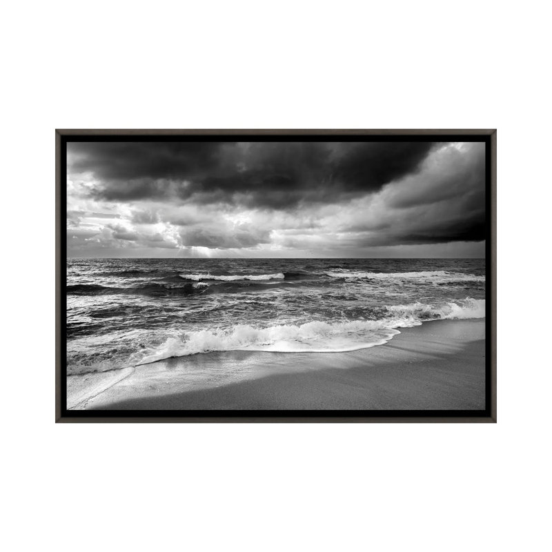 Stormy Waves Noir - reproduction d'art murale encadrée, H 18 po x l 26 po, Reproduction encadrée sans passe-partout, Gris