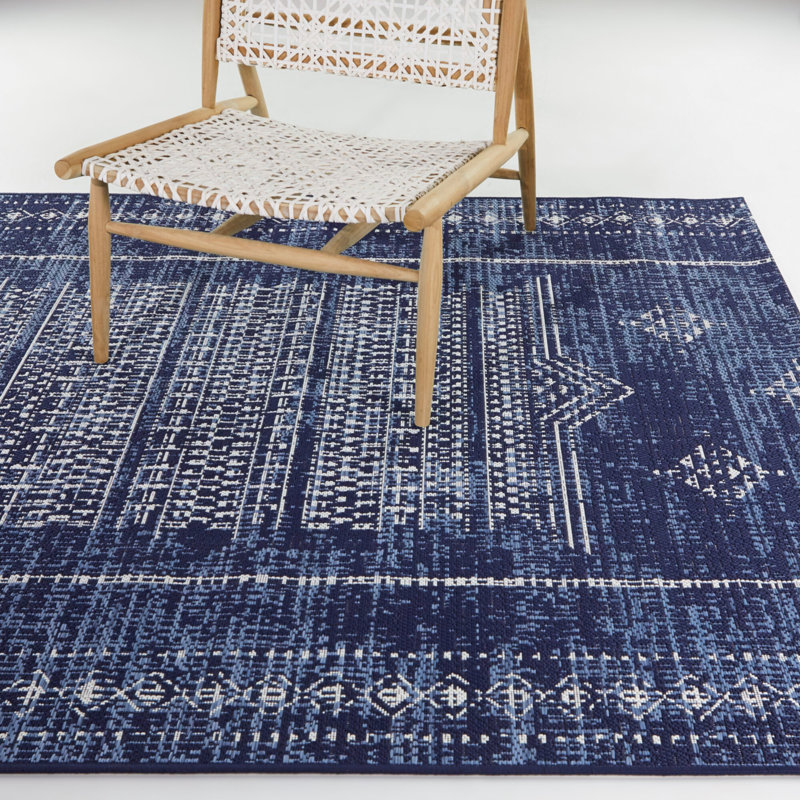 Tapis intérieur / extérieur bleu marine Sérone, Rectangle 7 pi 10 po x 10 pi