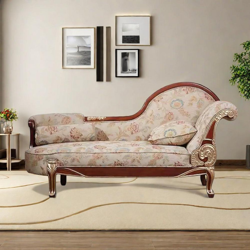 Chaise en bois massif tendance et luxueuse., Orienté à droite