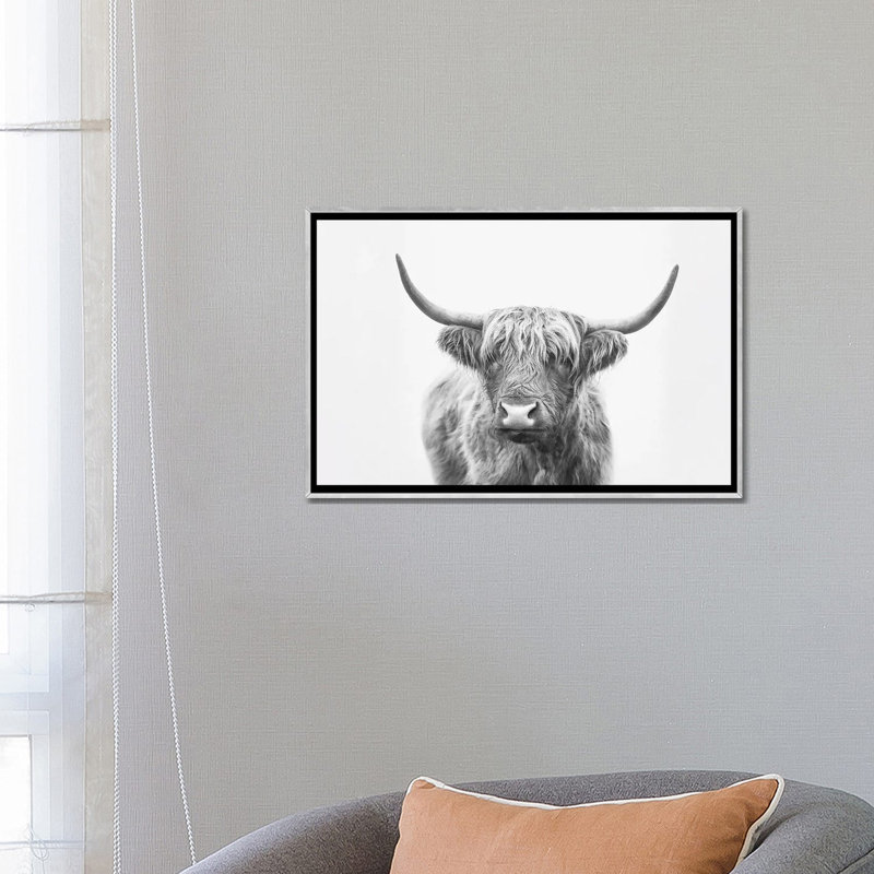 «Highland Bull» par Sissi & Seb - impression d'art graphique, Silver Frame, 18" H x 26" W x1.5" D, Pas de tapis