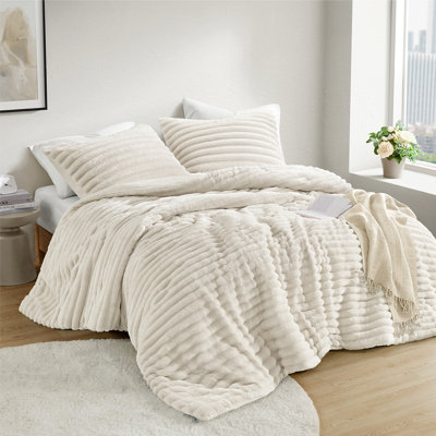Avril Ivory Fluffy Ribbed Plush 3-Piece King/Cal King Comforter Set