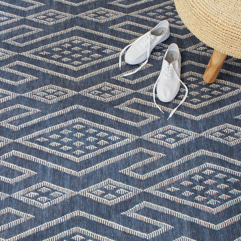 Guthrie Machine Printed Polyester Geometric Area Rug Blue/White, Rectangle 6' x 9'