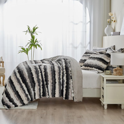 Simple&Opulence Fluffy Faux Fur Duvet Cover Set