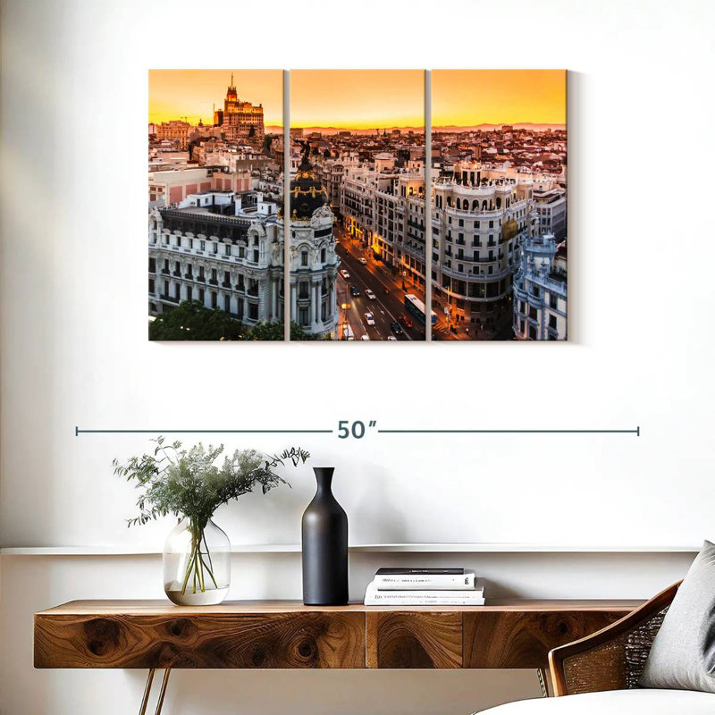 Nicci Gran Via, rue commerciale, H 24 po x l 38 po