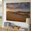 Toile, "Un vaste paysage désertique au coucher du soleil avec dunes de sable ondulées", art mural sur toile-566631782