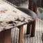 Ensemble de table de salle à manger élégant en faux marbre-104950606