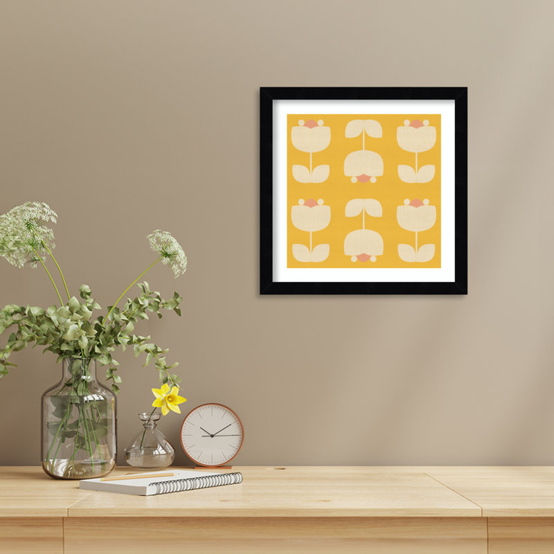 «Mid-Century Flowers Papier peint Vintage Yellow» par Hutton Wood, reproduction d'art encadrée, H 13 po x l 13 po
