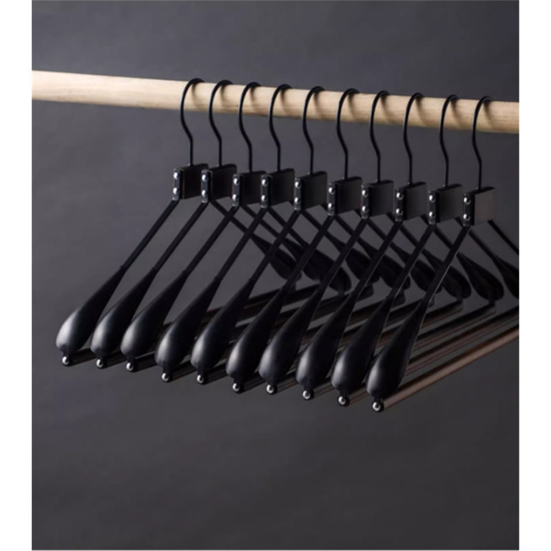 Cintre antidérapant en bois pour robe / chemise / chandail