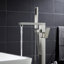 Robinet de baignoire autoportant avec douche à main à un trou, robinet de baignoire en acier inoxydable, robinets de baignoire à fixation au sol à poignée simple moderne-128528010