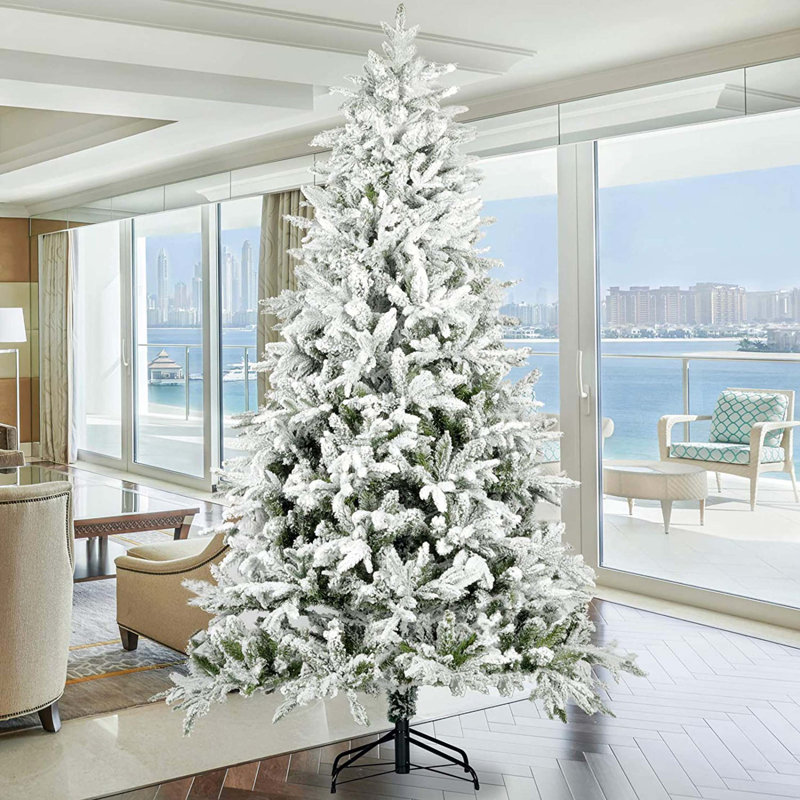 Arbre de Noël articulé enneigé 7 pi avec des pointes réalistes