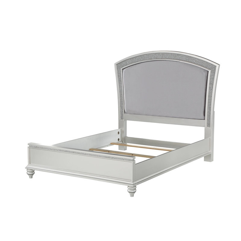 Lit très grand en tissu et finition platine - Splendide chambre à coucher essentielle. Tête de lit arquée avec des détails en strass moelleux et brillants. Rectangulaire à profil bas pour un look tendance. Peuplier robuste,