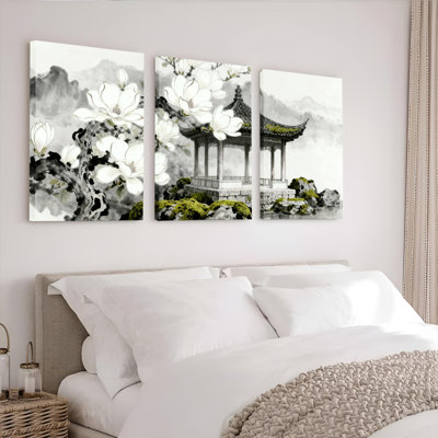 Tableau sur toile tendue de style encre de Chine représentant un magnolia et une pagode (ensemble de 3)