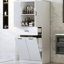 Armoire de rangement blanche pour salle de bain avec buanderie. , Peint. Tablette réglable pour divers articles. Portes et tiroirs extra - 2 matériaux, mobilier d'espace. Et une disposition compacte-118024759