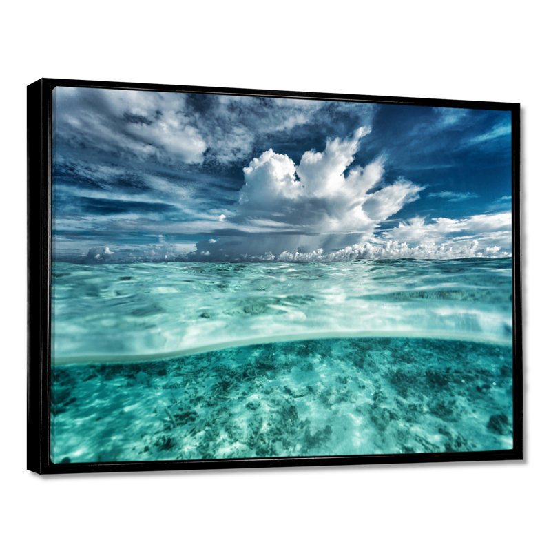 «Amazing Underwater Seascape and Clouds», reproduction de photo sur toile, H 34 po x l 44 po, Noir