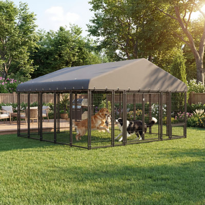 Chenil pour chien 120 po x 118 po x 72 po à l'extérieur, grand chenil pour l'extérieur avec porte d'alimentation et double verrou, cage robuste pour chien résistante aux intempéries et clôture avec toit, niche pour l'extérieur pour grands chiens, a