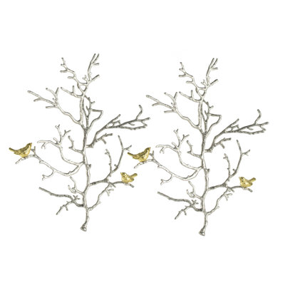 Sculptures murales en métal de 17 po x 5,5 po x 22 po. Mélange moderne et tranquille. Branches d'argent, oiseaux dorés. Aluminium avec ornements d'oiseaux, de 2. Art de la tranquillité. Contraste argent-or pour une touche décorative. Fabriqué