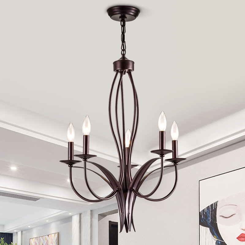 Lustre classique / traditionnel à 5 lumières de style bougie Estelle