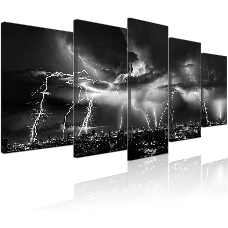 Tableau mural orage en noir et blanc, décor sur toile représentant un paysage nocturne dramatique de nuages ​​et de ville.