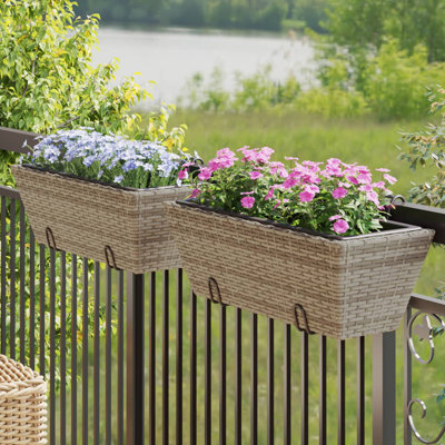Cutchogue Metal Railing Planter