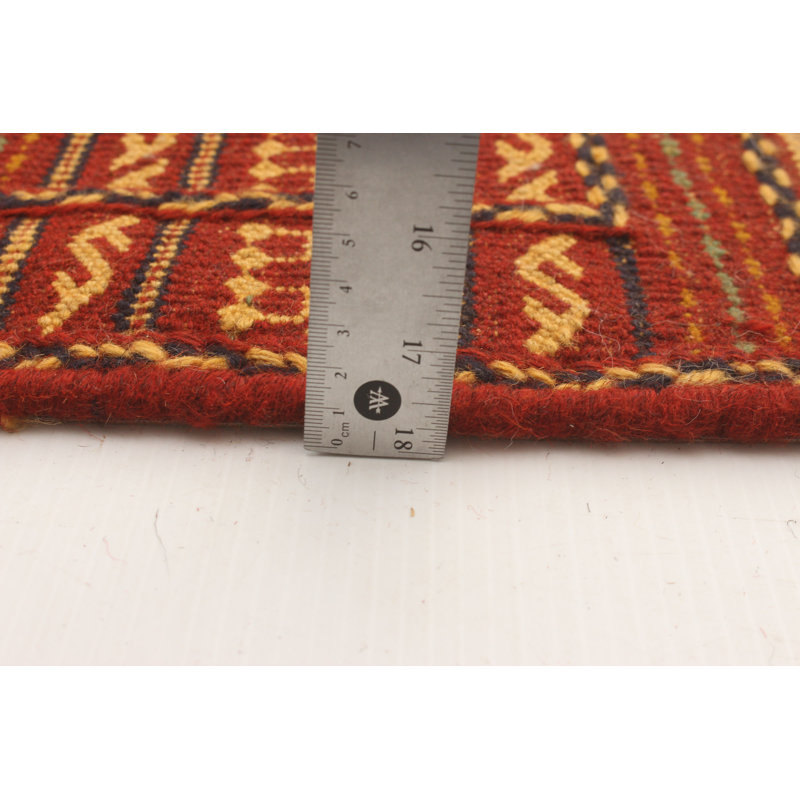 Tapis rouge foncé en laine fait à la main