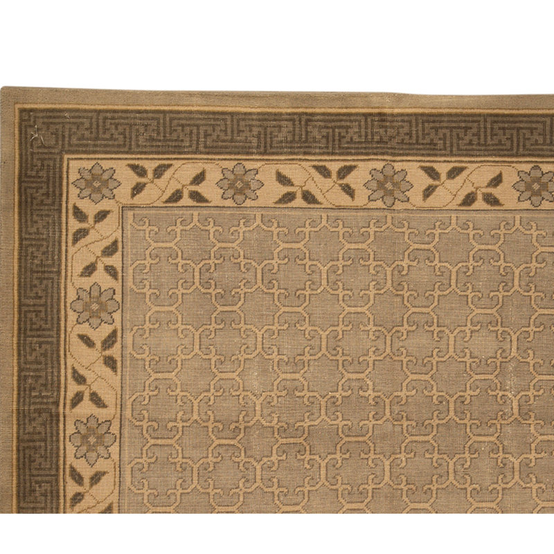 Area Rug in Light Gray And Gray