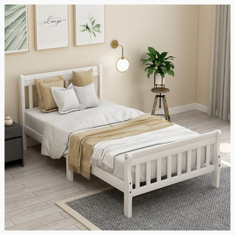 Lit plateforme simple en bois avec conception de traîneau, tête de lit, pied de lit et lattes en bois pour plus de durabilité et de style