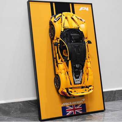 Voiture d'assemblage avec affiche, art mural