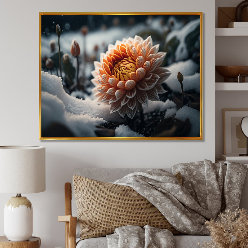Une fleur de dahlia orange en fleurs III - Impression sur toile, H 12 po x l 20 po x P 1 po, Toile avec cadre flottant or